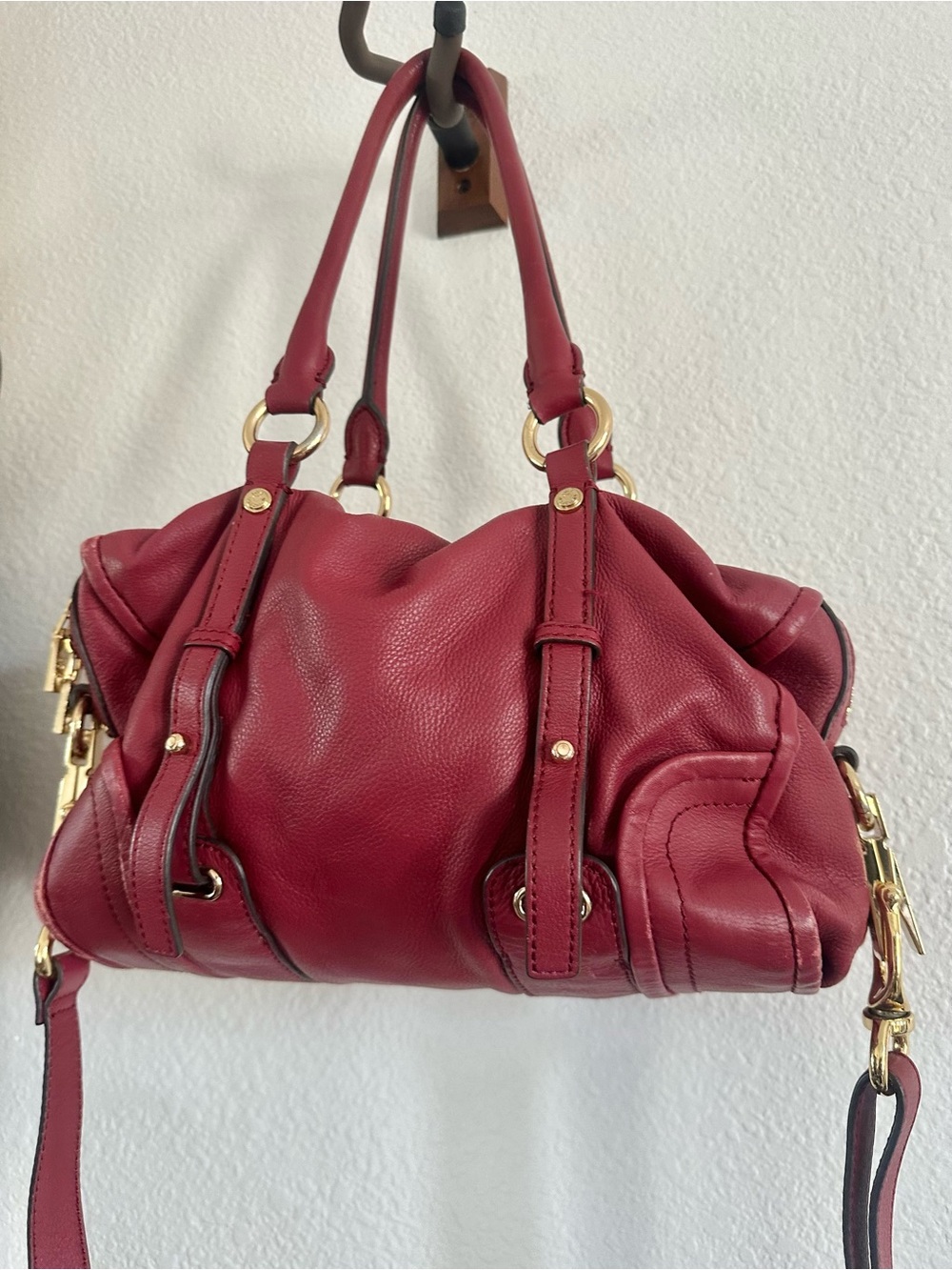 Love Moschino Red Shoulder Bag with Gold Hardware - Picture 3 of 8